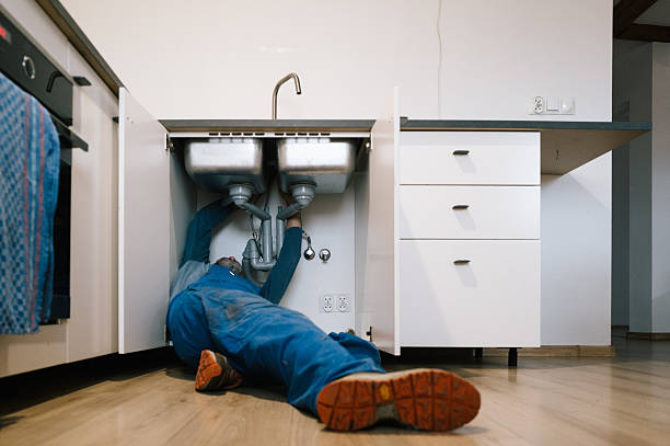 Professional Leak Detection technician working in Hillsboro, IL
